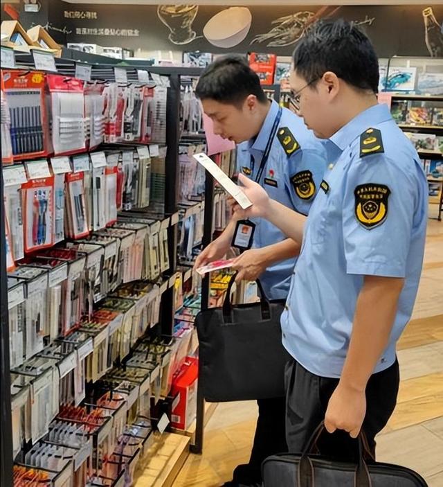 铅含量超标30倍！央视曝光新毒物，致癌率极高，很多人天天拿手里