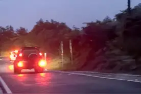 8岁男童旅游途中失踪已超72小时！数百人多方向搜救，山上雾大气温低图片