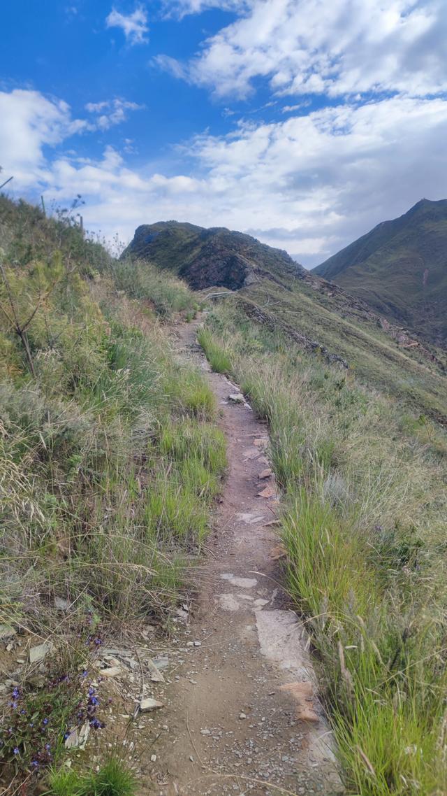爬拉萨南山公园