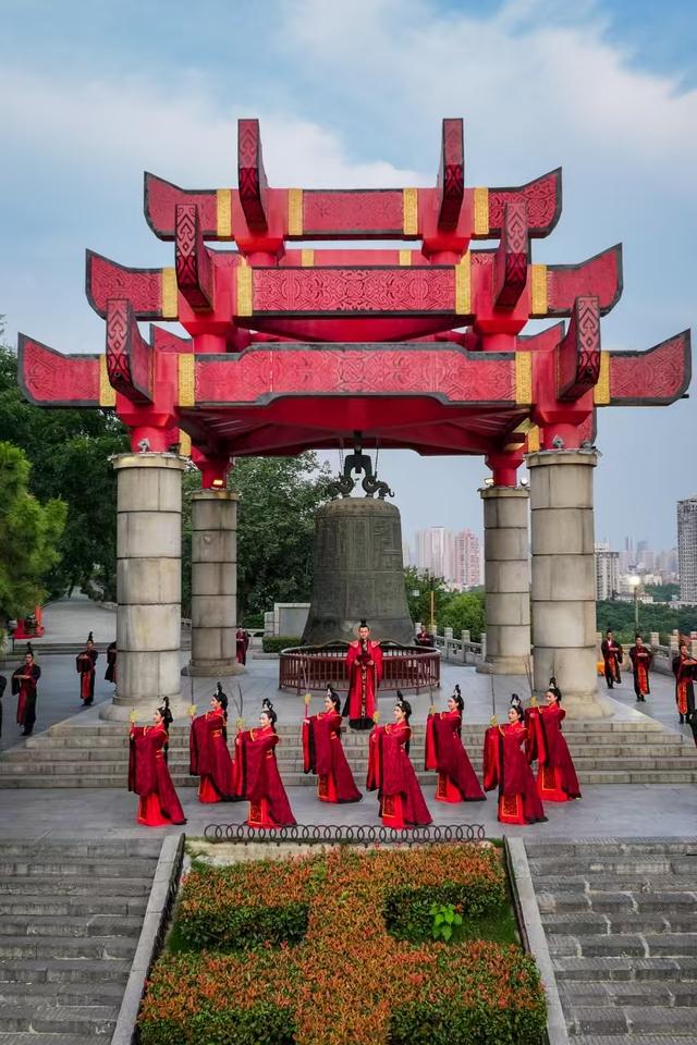 《凤舞九天》《精忠报国》《清风弄墨》......黄鹤楼户外实景演出本周末回归！