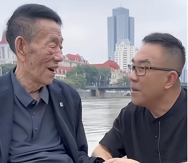 杨议透露父亲遗产分配：哥四个一人一个亿，网友：8辈子能挣来吗
