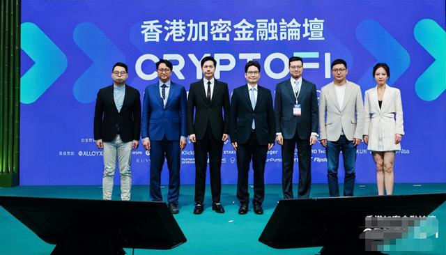 被美国罚款531亿，身家仍2300亿，前华人首富背后的女人是谁
