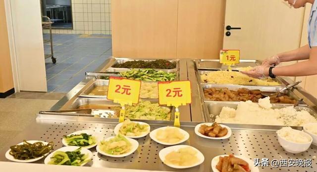 曹德旺称创办福耀科技大学已花费43亿，学生学费每年5600元，首届50名学生可全去福耀就业