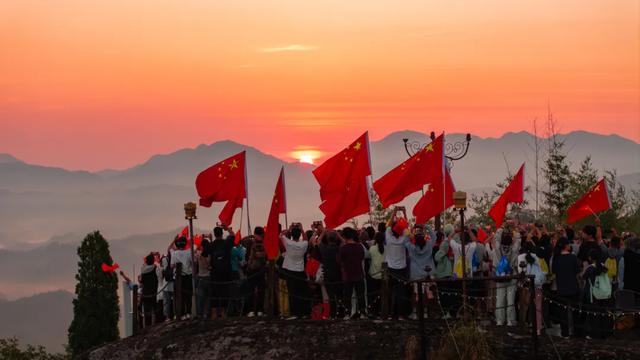 连城冠豸山双节首日“客”如潮涌