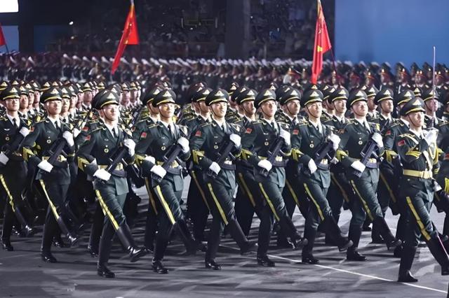 日本呼吁不要参加北京阅兵，网友怒批：德国曾下跪，他又怎么做的