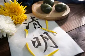 “饿死不吃坟前供”，清明节上坟，祭祀完供品能吃掉吗？答案来了图片