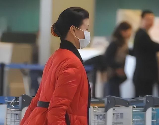 宋祖英和老友在北京观看京剧《穆桂英挂帅》