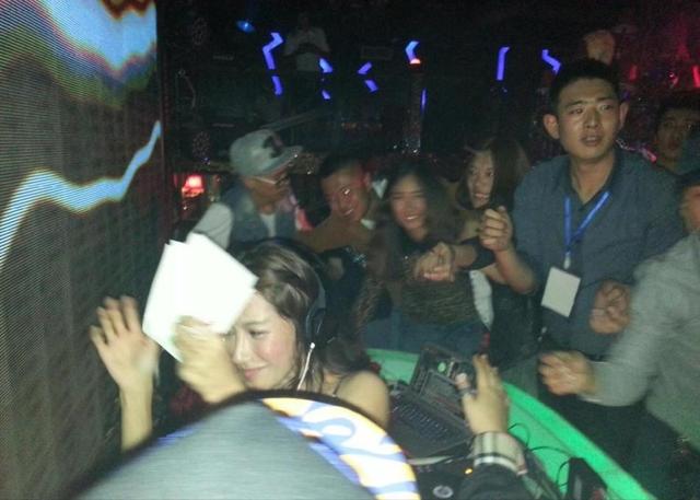 香港艳星下嫁山东农村	，曾不雅照满天飞，现状曝光，生了一个儿子