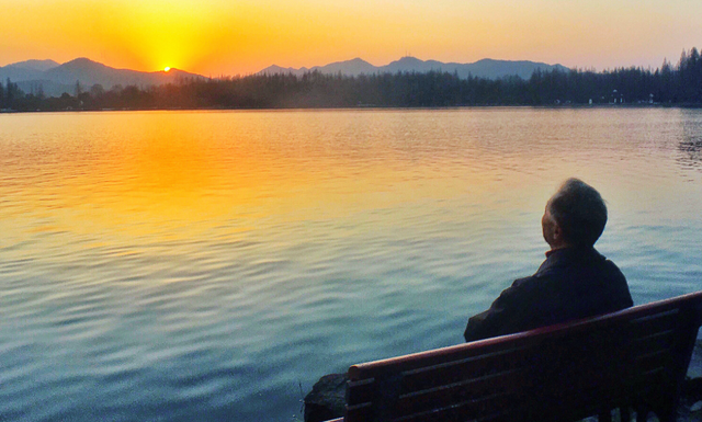 中央定调，退休新规实施，2026年1月跟2026年5月退休，怎么选？