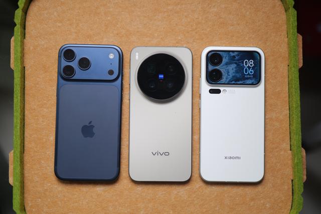 谁更好看？iPhone17ProMax/小米17ProMax/VIVO X300Pro真机对比！