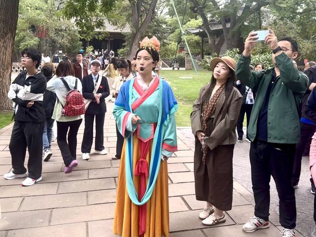 年轻人过节新时尚：在文博新热潮中疗愈身心