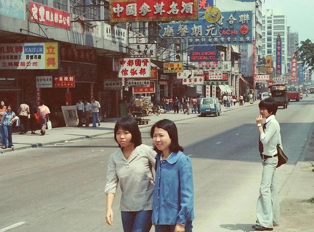 30年前，香港GDP是上海的6倍，新加坡GDP是上海的3倍，现在呢