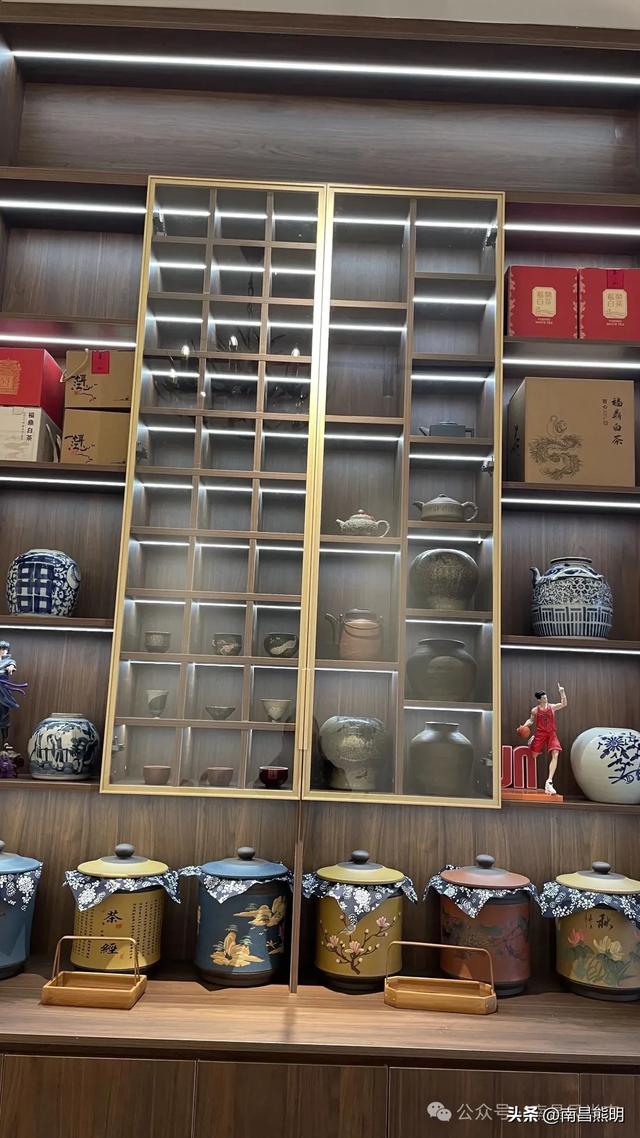 湾里揽胜：蟠龙峰下茶养云