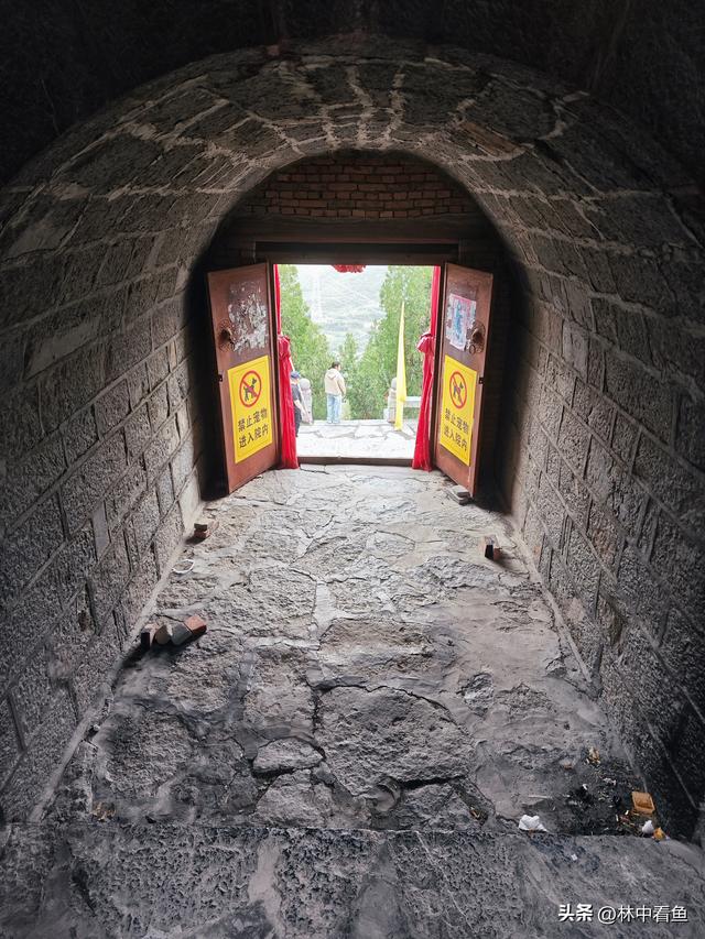 安阳许家沟二龙山，一座建在峭壁上的宫殿，布局精妙，别有洞天