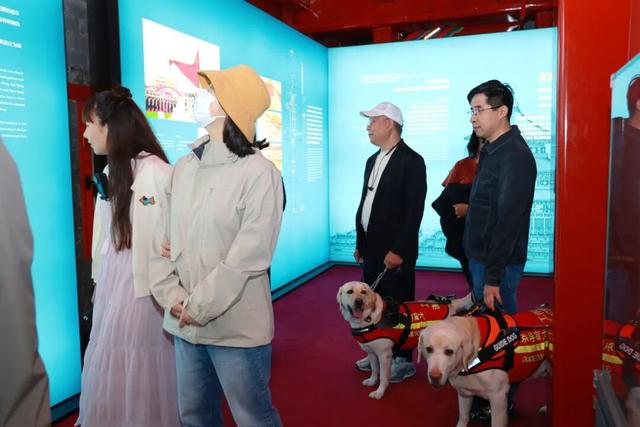 触摸中轴线 品味北京情：国际盲人节前夕，视障群体共探京城无障碍新旅程
