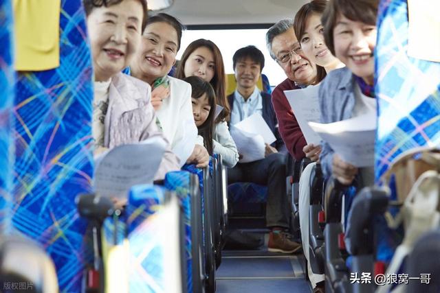 老年人出门旅行，这几条保命原则必须牢记