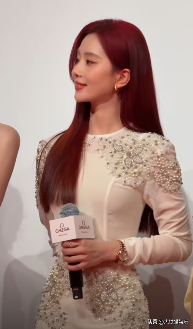 看邱淑贞女儿与娜扎、刘诗诗同框，才彻底明白，漂亮和绝色的区别