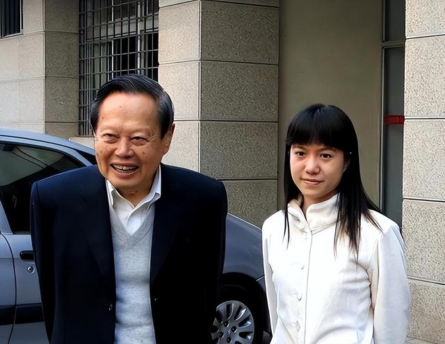 杨振宁妻子翁帆自白：为了丈夫的身体	，我16年来都是早睡早起