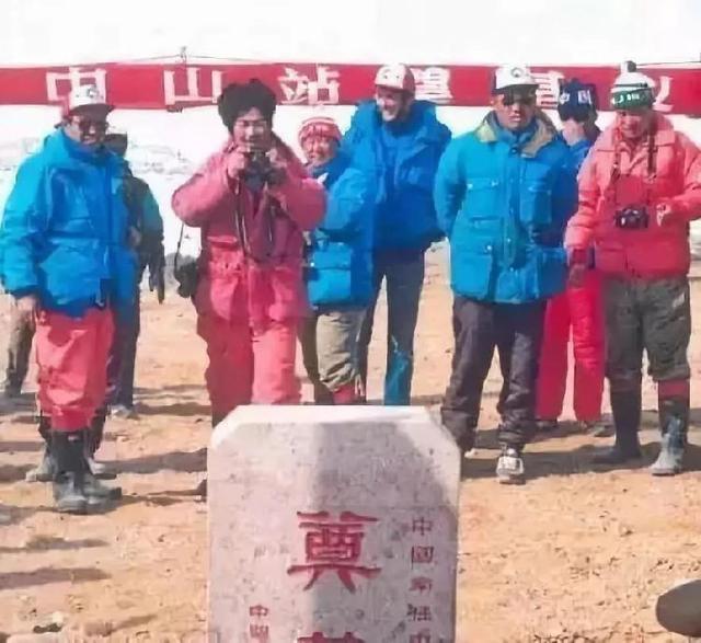 武术老电影《八卦莲花掌》，主演为何是张国立？其履历惊呆了网友