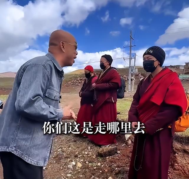 男子西藏遇到尼姑，住在4500米高的地方，吃肉修行，一闭关七八年