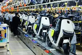 性能吊打雅迪爱玛，半年爆卖120万辆，电动车中的“劳斯莱斯”图片