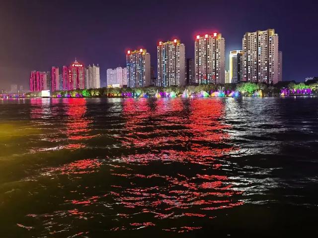 美轮美奂的吉林松花江畔夜景