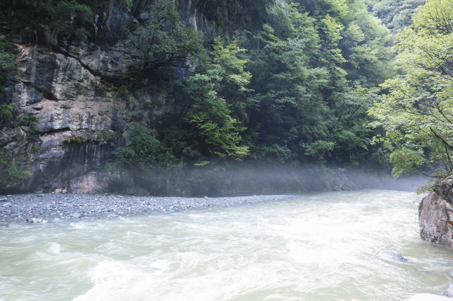 漫步嘉陵江峡谷群景区 定格时光里的风景画卷