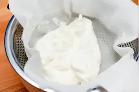 近期爆火的“干噎酸奶”更有营养吗？专家提醒自制须注意一点图片