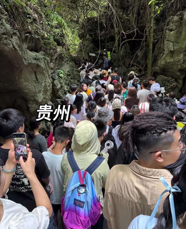贵州彻底失守！全国游客“攻占”城邦，人潮汹涌，多个地区已沦陷