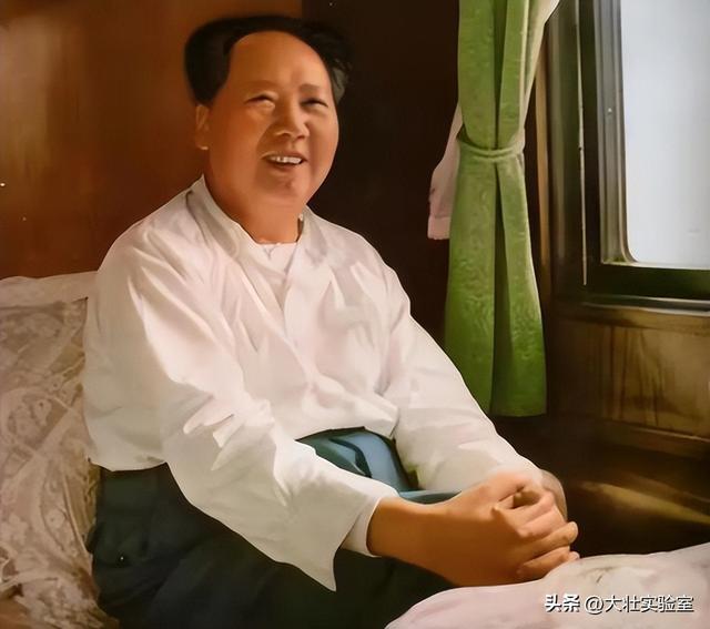 毛主席的机要秘书谢静宜有多美？长相甜美可爱，当过北京市委书记