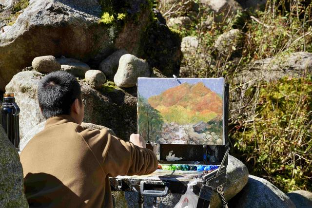 云南游客“种草”唐家河：本想看动物，结果被红叶美到挪不开脚