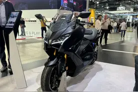 新车 | 售价约合12万元，2025款雅马哈TMAX Tech MAX亮相米兰摩展图片
