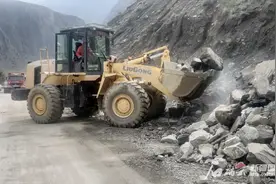 独库公路今起封闭 计划明年3月初开始清雪图片