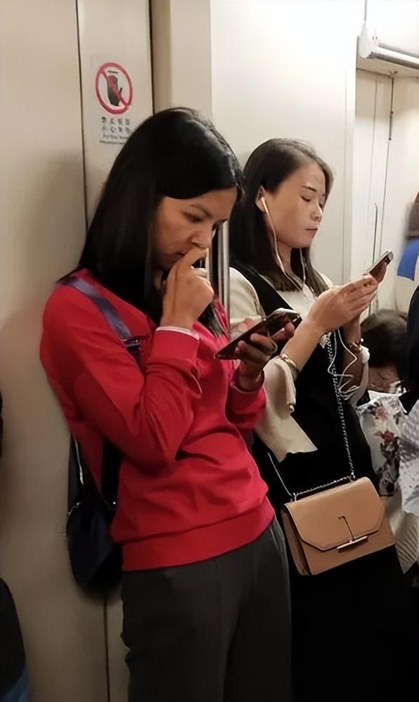 2026手机圈大战，iPhone18携折叠屏，安卓对手慌不慌