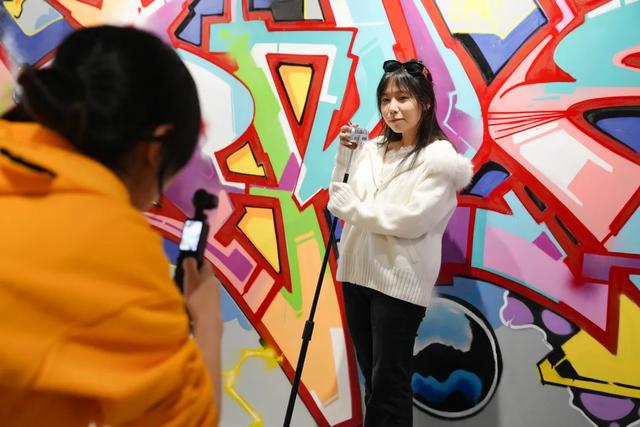 免费!藏在石景山首钢园的街头文化艺术展,超全逛展攻略来了→