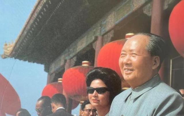 毛主席为何一生不进故宫，终生再未回延安？周总理的谈话道出实情