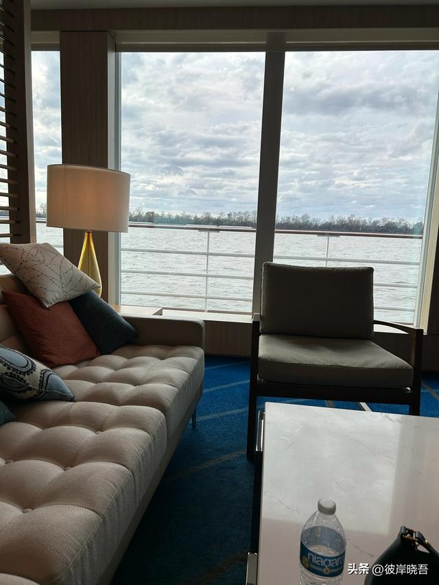 南希和邮轮的故事