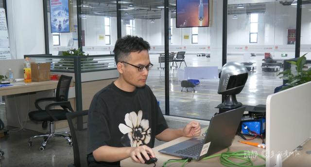 全球首款人形机器人头部模组在贵安新区诞生