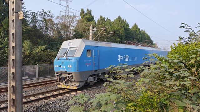 守着一段铁轨，等一列火车：梅家沟、谭家坝的慢时光与远方