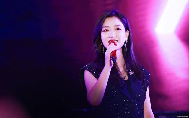 墙倒众人推？风波6个月后，曾毅近况曝光，令人恶心的一幕出现了