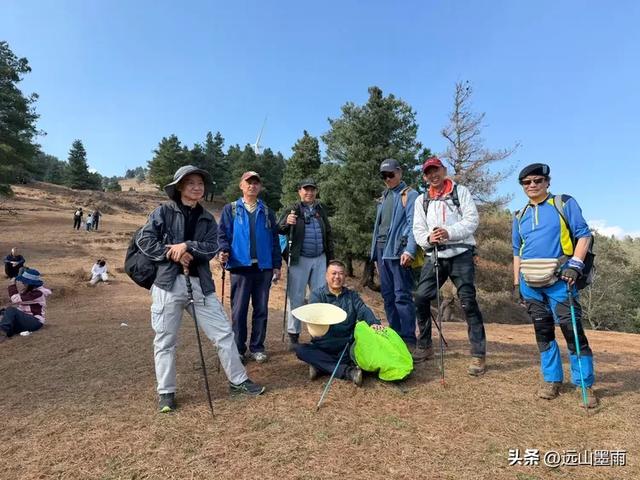 新年登高、祈愿美好,攀登富民金铜盆山,我们用徒步迎接2026