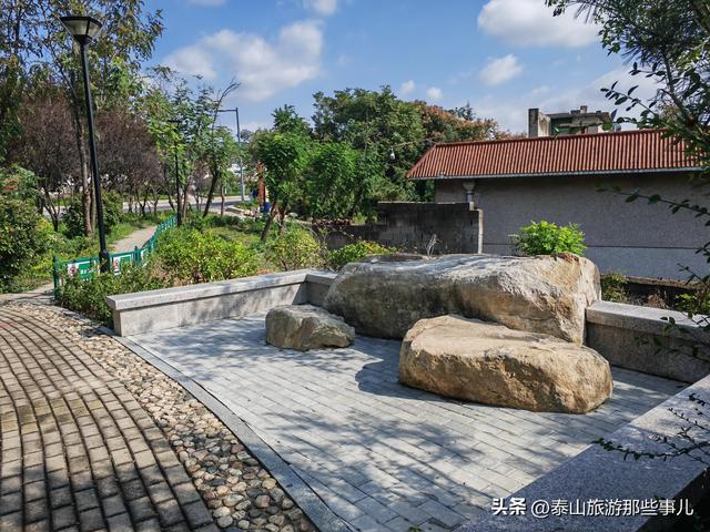 泰安：环山路一个“口袋”公园，藏着名泉秘密，对面有个神奇景观