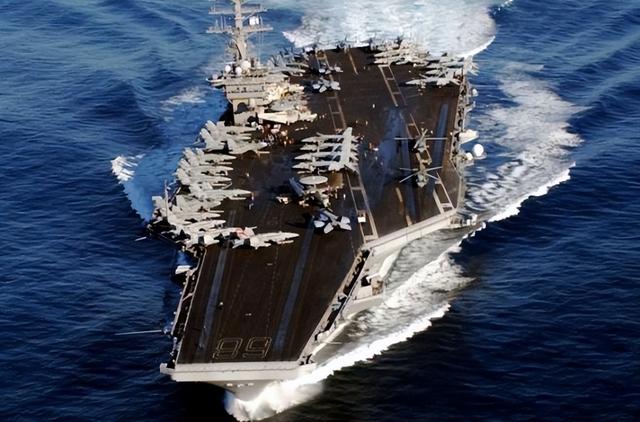 美军南海秀肌肉，双机接连坠毁，特朗普回应很荒谬，暴露更大弱点