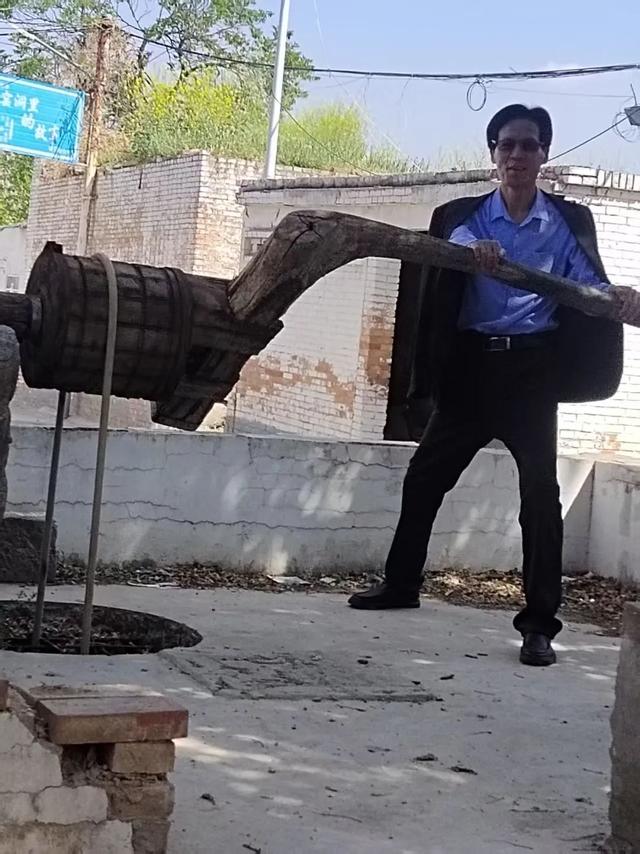 河南偃师游殿村，30年没见的老战友，拉我看地坑院…