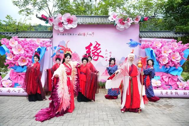 第六届观音山姻缘节能玩能互动，牵红线、抢绣球，游客直呼太上头