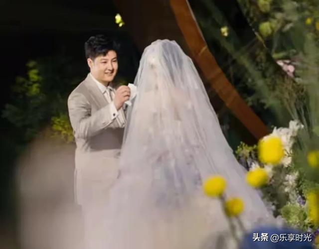 金龟子王宁女儿北京办婚礼，亲家母露面，180高个穿着旗袍好贵气