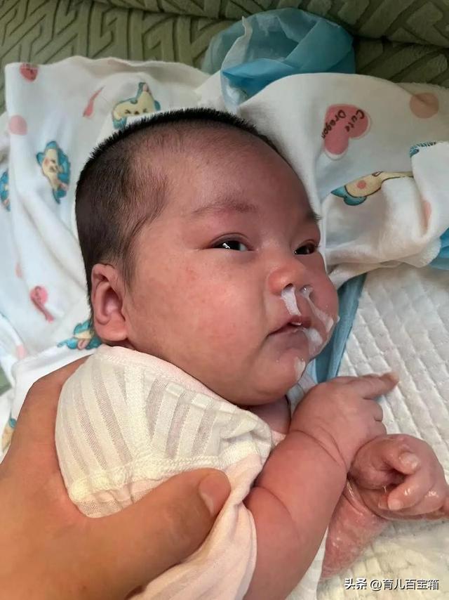 宝宝总吐奶？别慌！90%是正常的，这样做就对了