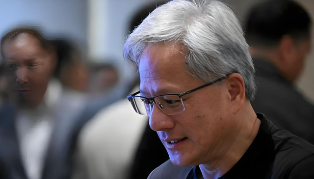 黄仁勋终于想通了？英伟达为中国推出新芯片，中国企业如何选择？