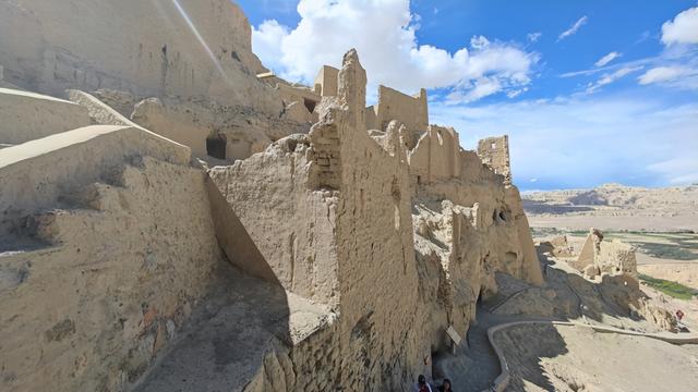 穿行在中国最短的565国道间