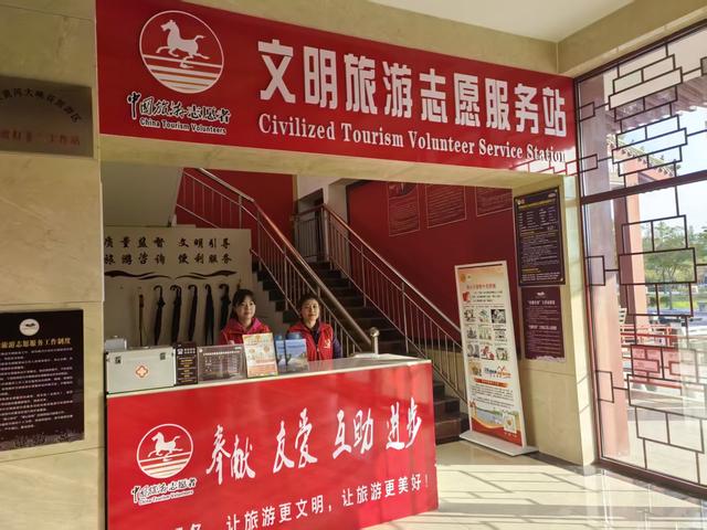 青铜峡黄河大峡谷秋景醉游人